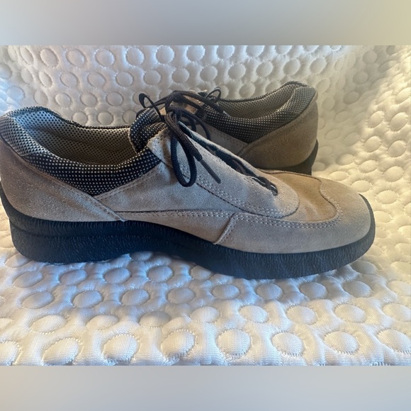 Ecco Women’s Soft Sneaker Suede Gray Size 38 (US 8/8.5) - Picture 3 of 9